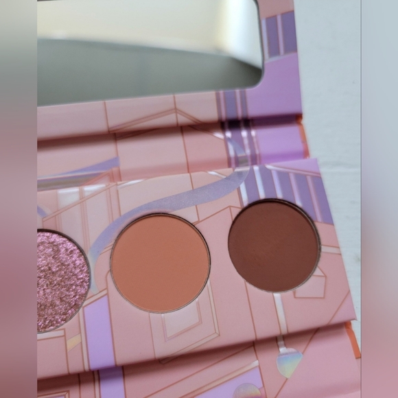 Kaleidos Futurism VII Sashimi eyeshadow palette - Picture 2 of 6